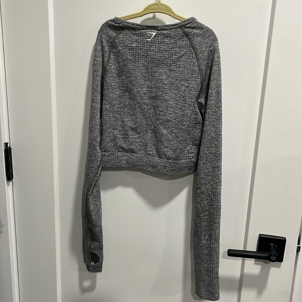 Gymshark Crop Vital Grey Seamless Long Sleeve Body Fit Top w/ Thumb Holes EUC - Picture 10 of 11